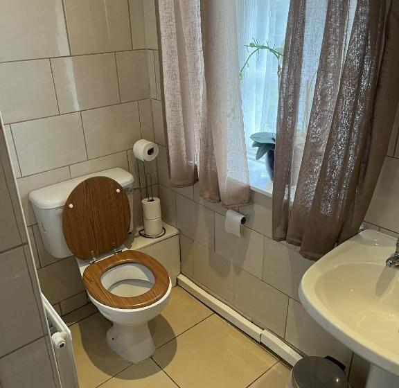 Номер Стандарт Четырехместный Совместный Санузел, Beverley Budget Inn