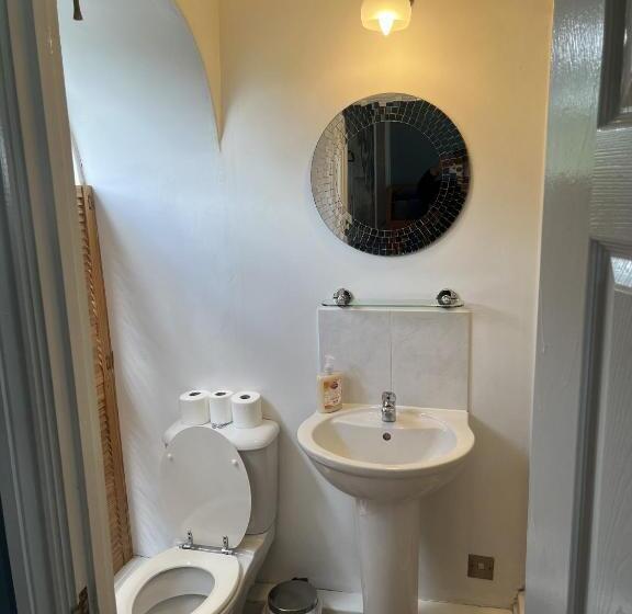 غرفة عائلية مطلّة علي الحديقة, Beverley Budget Inn