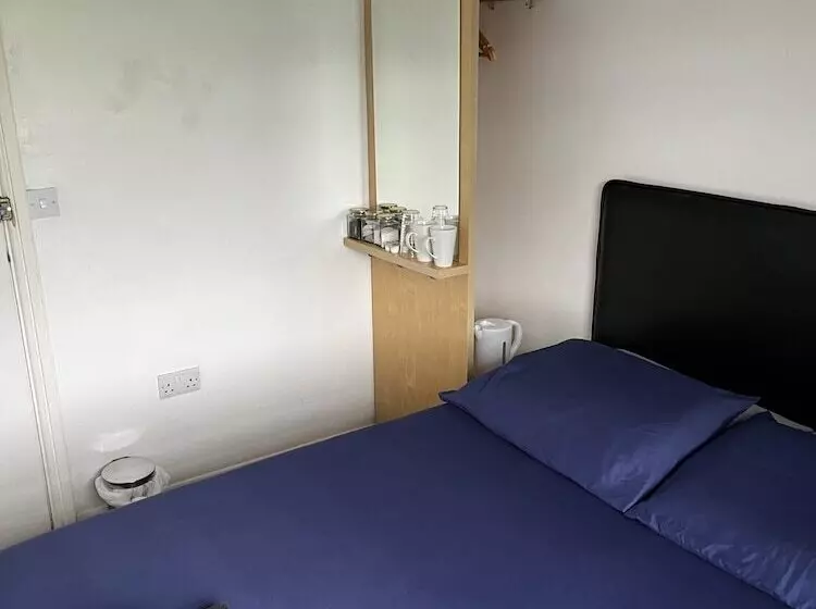 バス共有のスタンダードルーム, Beverley Budget Inn