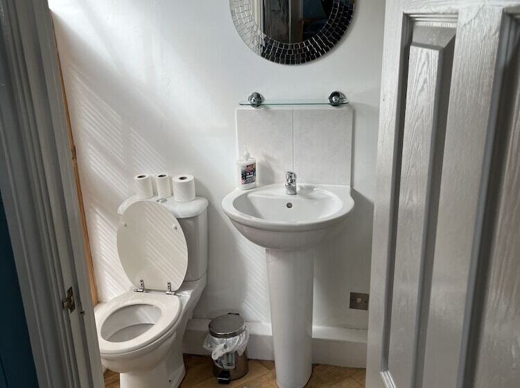 غرفة عائلية مطلّة علي الحديقة, Beverley Budget Inn