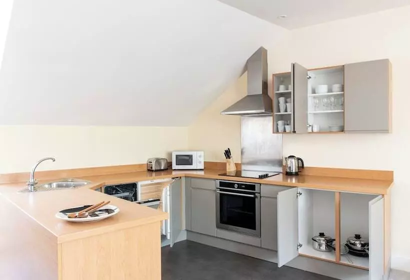 آپارتمان 2 خوابه, Saco Bristol West India House