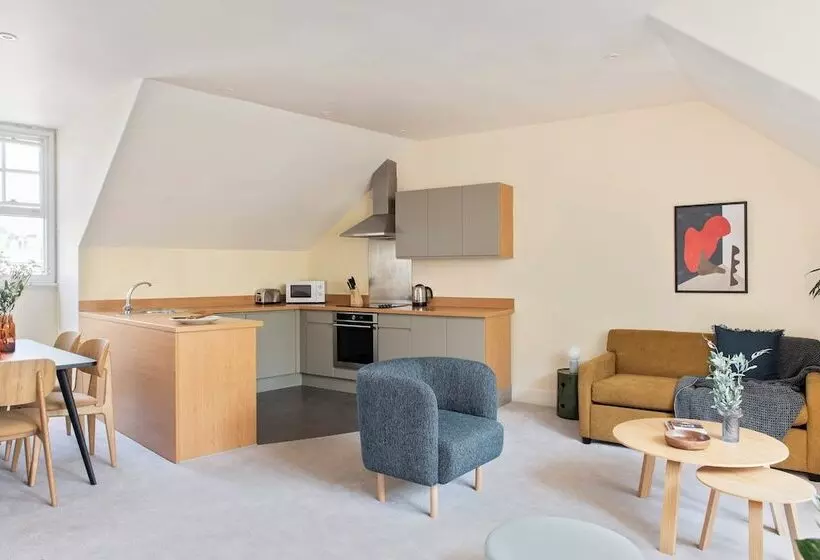 آپارتمان 2 خوابه, Saco Bristol West India House