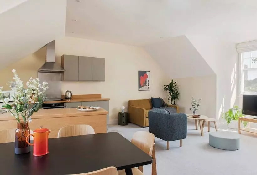 آپارتمان 2 خوابه, Saco Bristol West India House