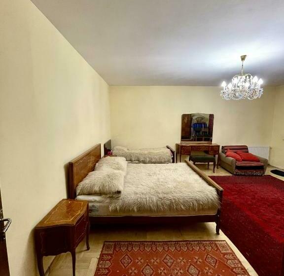 اتاق استاندارد سه تخته با بالکن, Borjomi Guest House