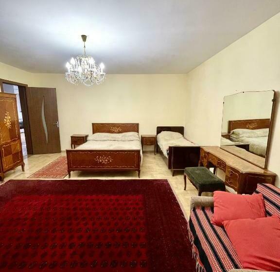 اتاق استاندارد سه تخته با بالکن, Borjomi Guest House