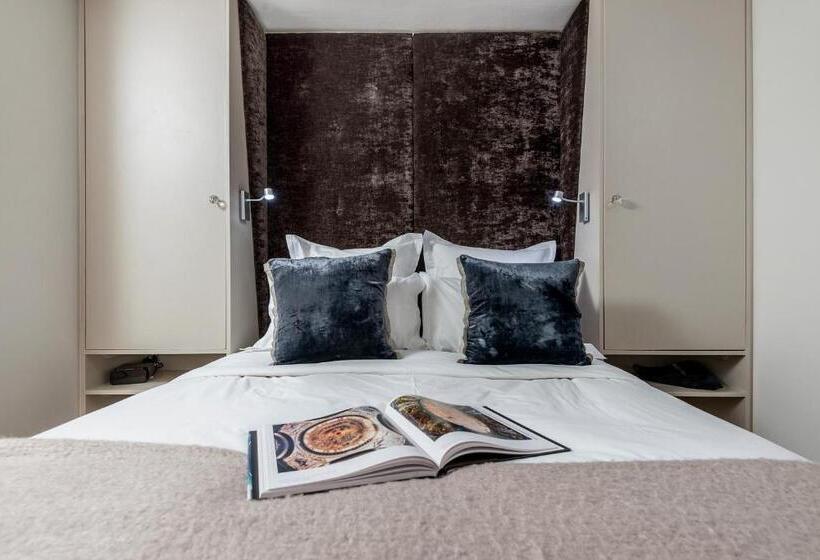 חדר דחוקס עם מיטת קינג, Crazy Fox Hurley Boutique B&b