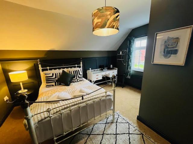 高级大房间, Horn And Trumpet