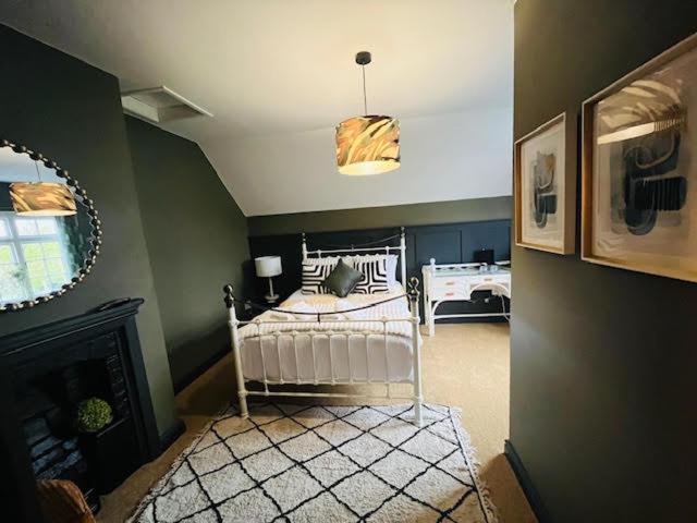 高级大房间, Horn And Trumpet