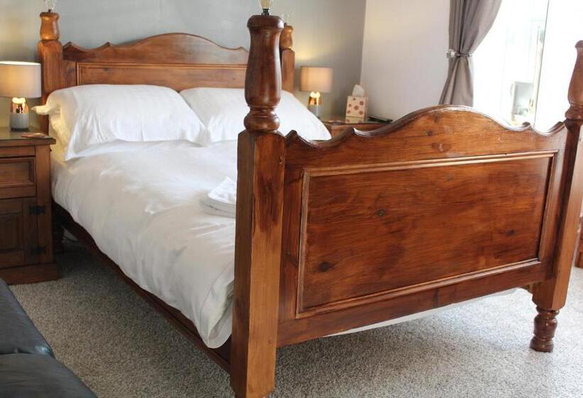 اتاق لوکس, The Darnley