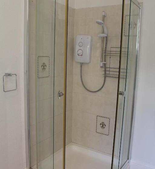 اتاق لوکس, The Darnley