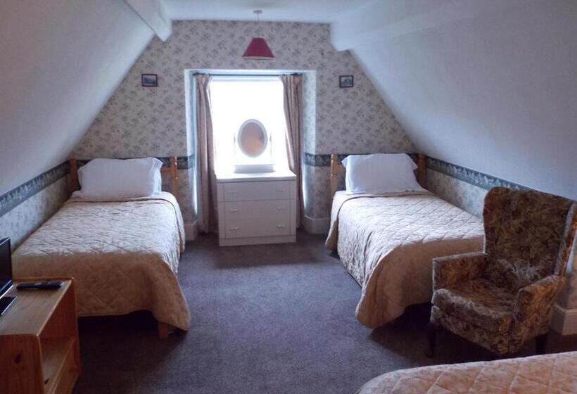 اتاق استاندارد چهار تخته, The Darnley