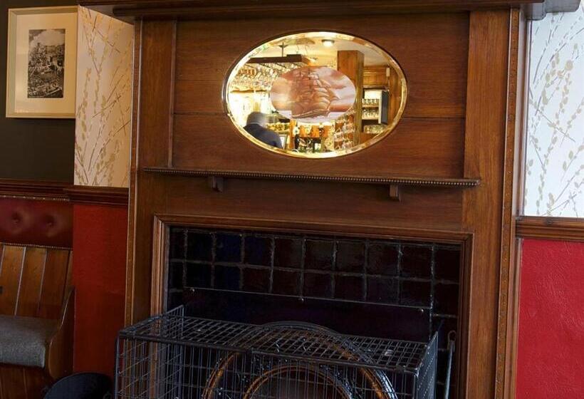 חדר דלוקס, The Endeavour