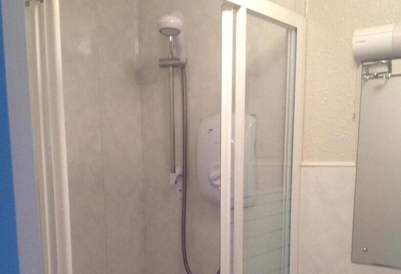 غرفة قياسية, The Safe Harbour