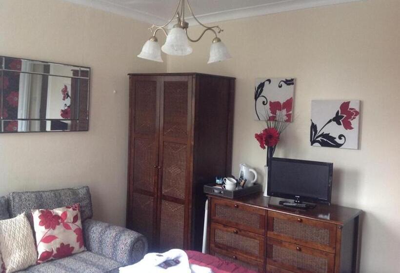 غرفة قياسية, The Safe Harbour