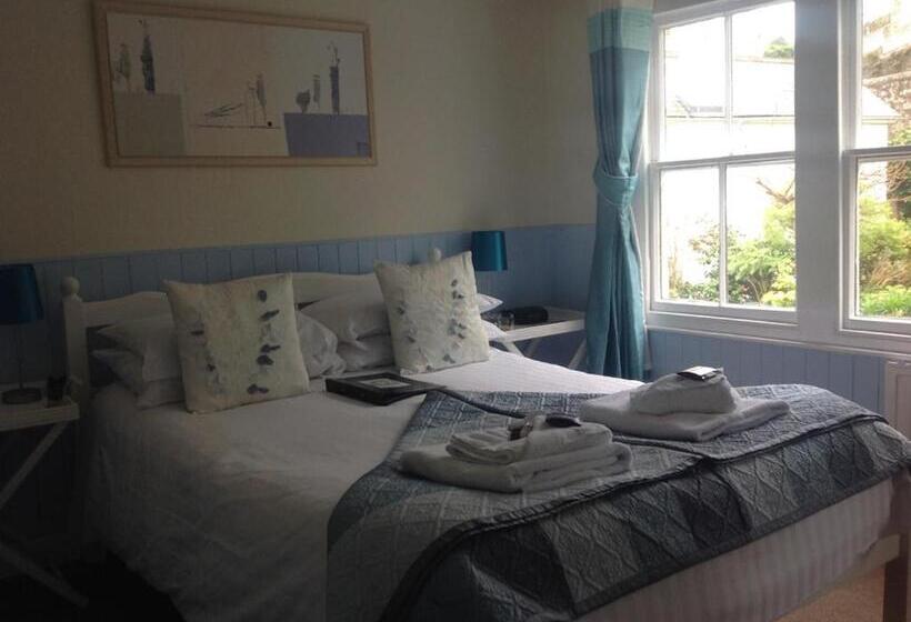 غرفة عائلية, The Safe Harbour