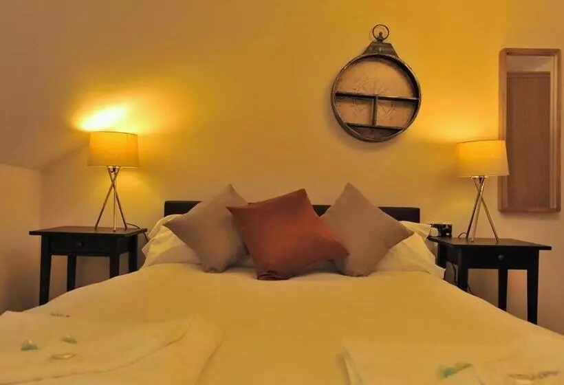 スタンダードトリプルルーム, Gail S Guest House