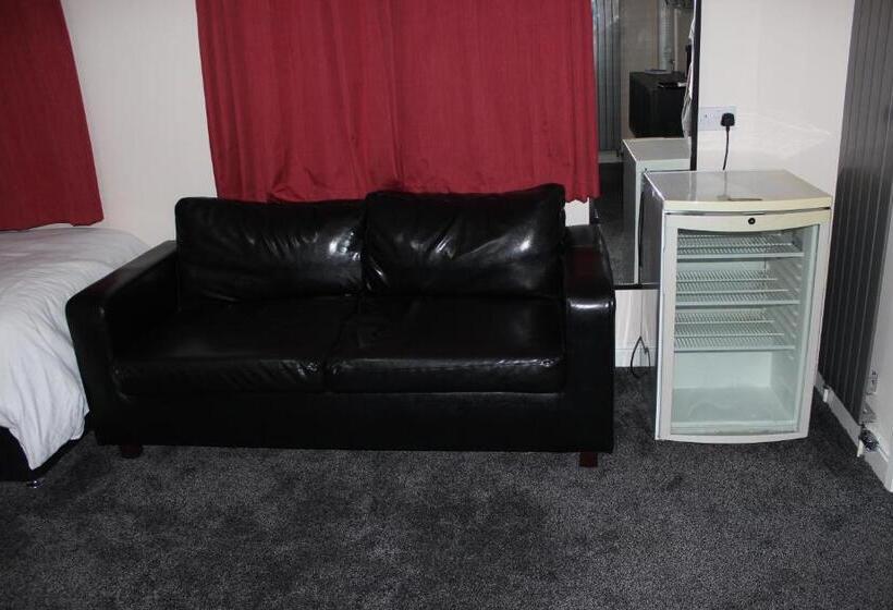 ファミリールーム, The Premier Lodge