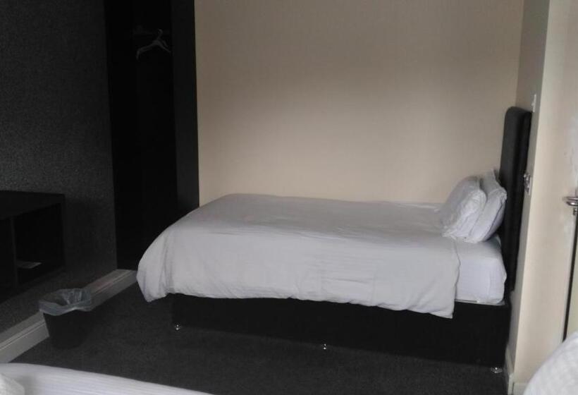 ファミリールーム, The Premier Lodge