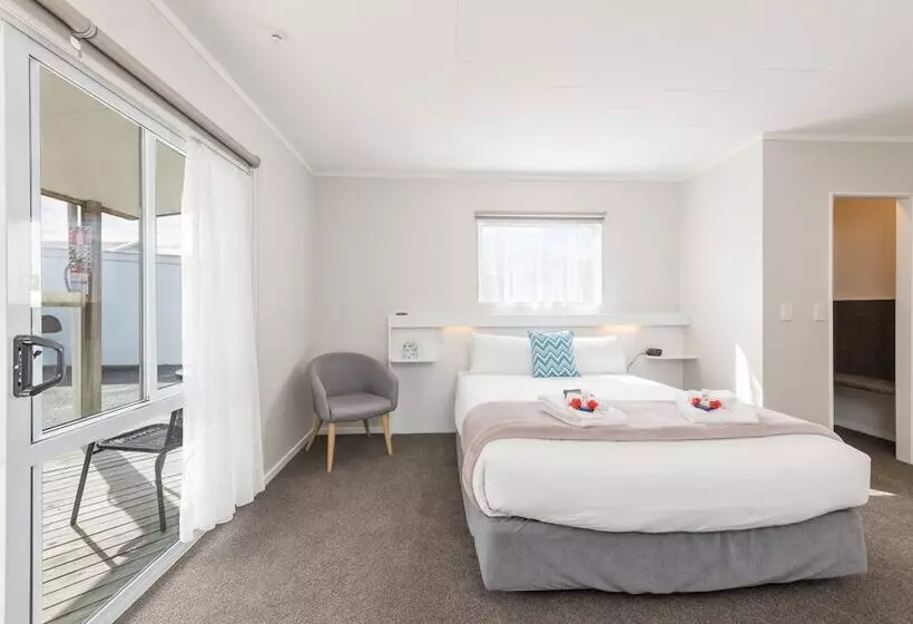 استودیوی استاندارد, Abbey Court Motel