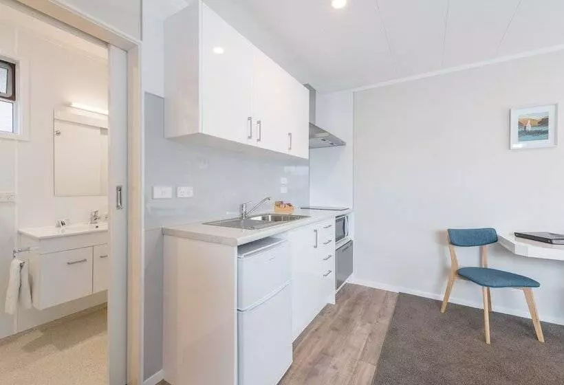 استودیوی استاندارد, Abbey Court Motel