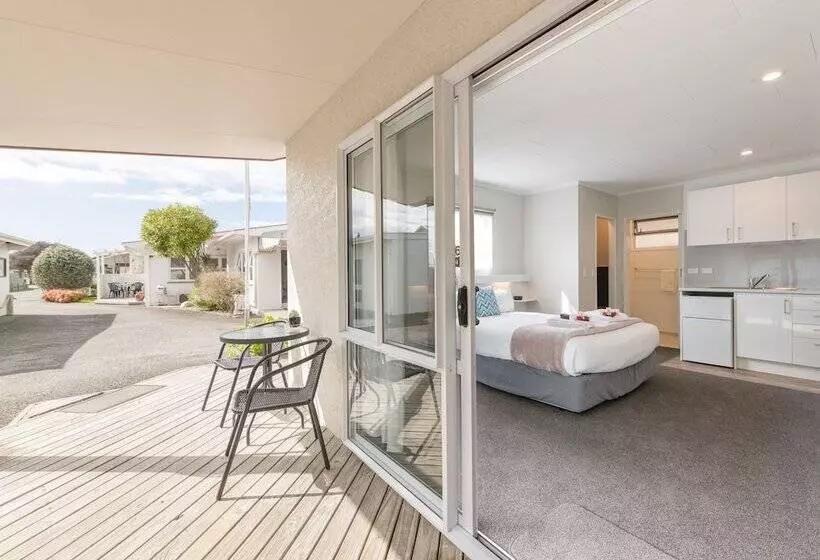 استودیوی استاندارد, Abbey Court Motel