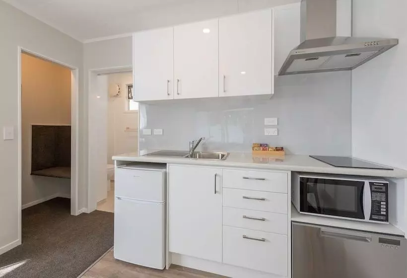 استودیوی استاندارد, Abbey Court Motel