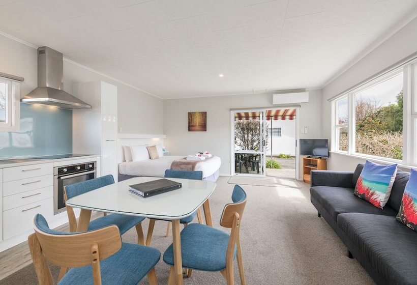 דירת חדר, Abbey Court Motel