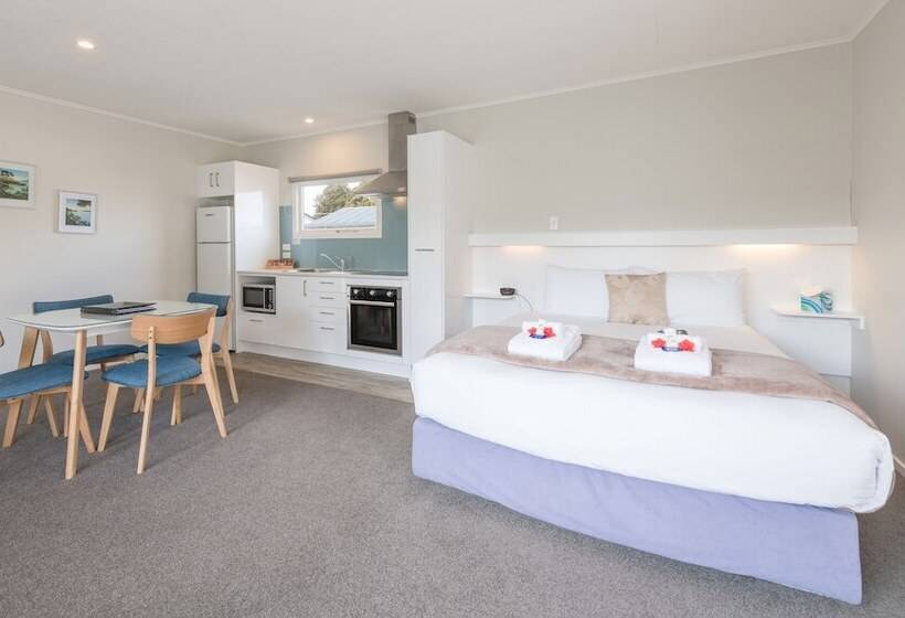 דירת חדר, Abbey Court Motel