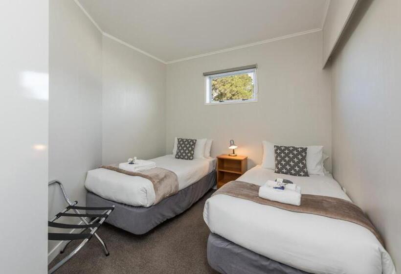 דירת חדר, Abbey Court Motel