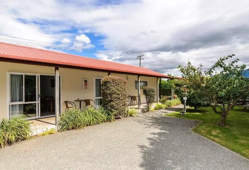 استودیوی سوپریور, Abbey Court Motel