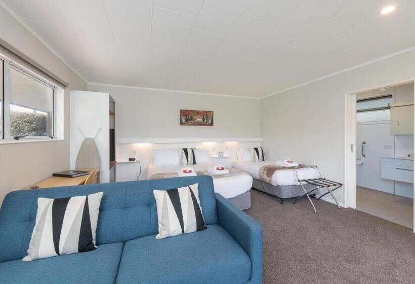 Студия Стандарт, Abbey Court Motel
