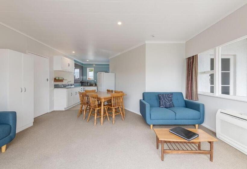 דירת 4 חדרים, Abbey Court Motel