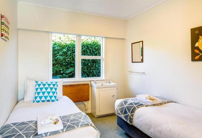 דירת 4 חדרים, Abbey Court Motel