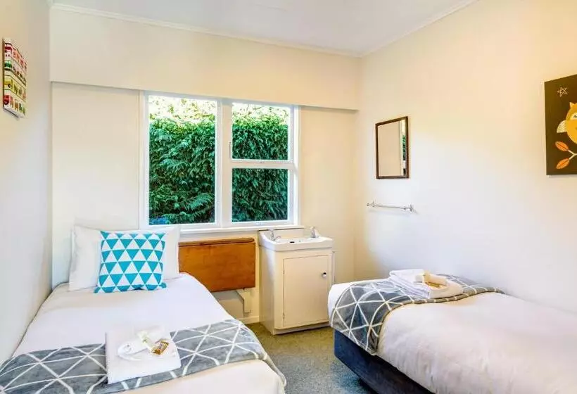 آپارتمان 4 خوابه, Abbey Court Motel