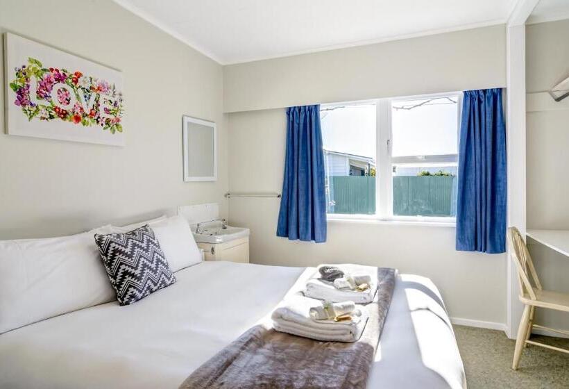 דירת 4 חדרים, Abbey Court Motel