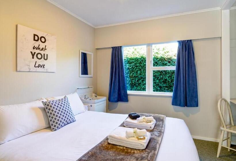 דירת 4 חדרים, Abbey Court Motel