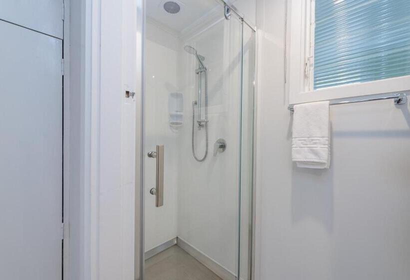 דירת 4 חדרים, Abbey Court Motel