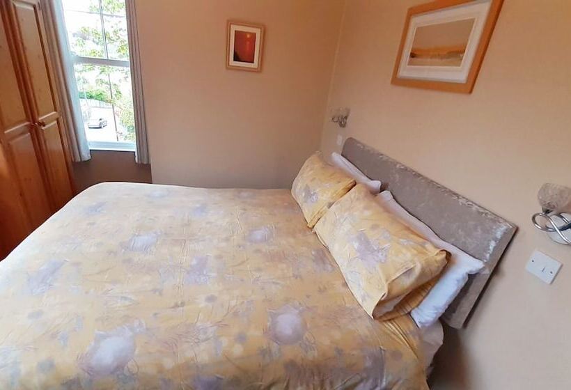 غرفة قياسية, The Countryman