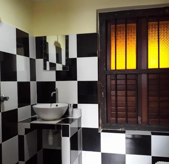 غرفة ديلوكس ثلاثية, Cintra House