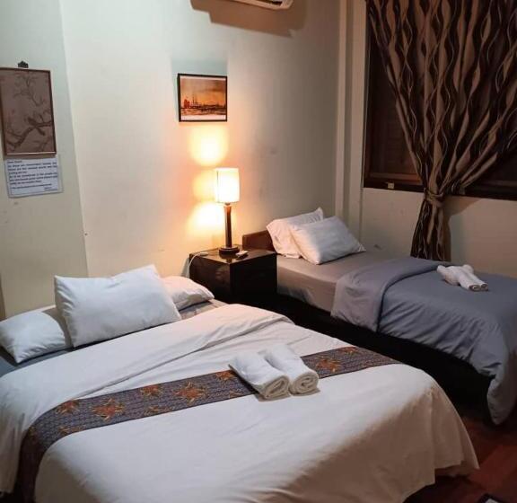 غرفة ديلوكس ثلاثية, Cintra House