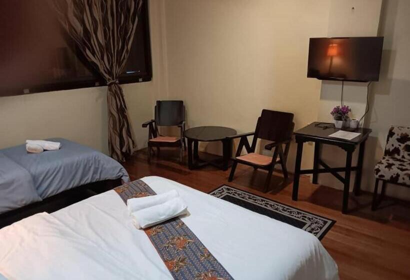 غرفة ديلوكس ثلاثية, Cintra House