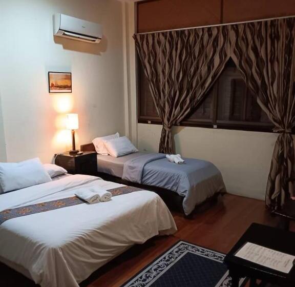 غرفة ديلوكس ثلاثية, Cintra House