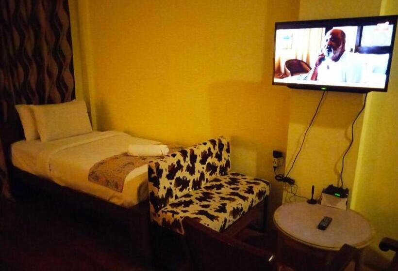 غرفة ديلوكس ثلاثية, Cintra House