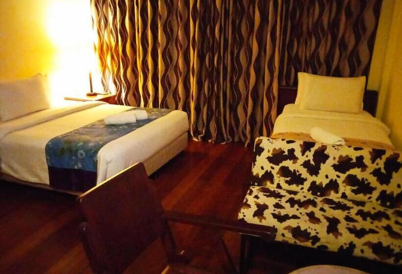 غرفة ديلوكس ثلاثية, Cintra House