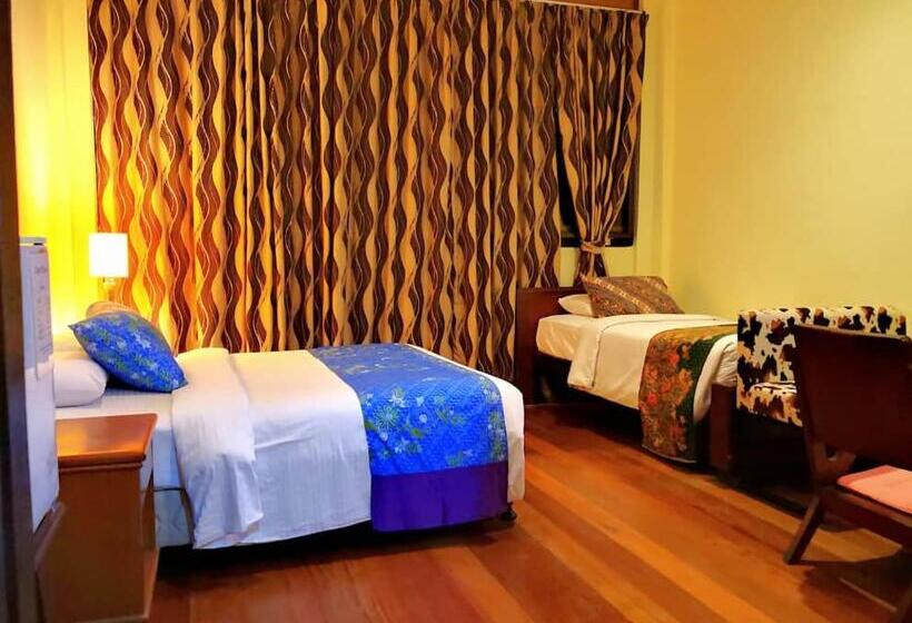 غرفة ديلوكس ثلاثية, Cintra House