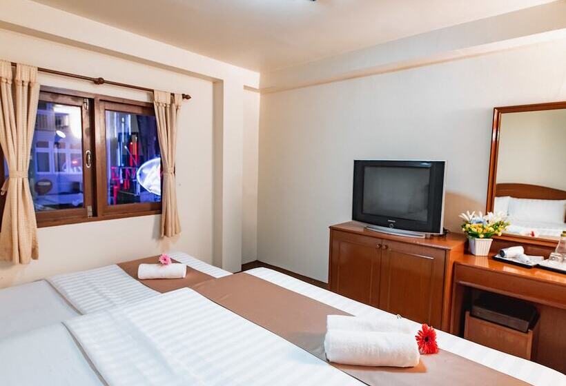 اتاق استاندارد سه نفره, D&d Inn Khaosan