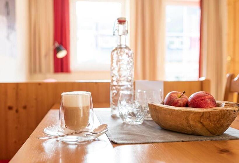 סוויטה משפחתית, Jagdhof