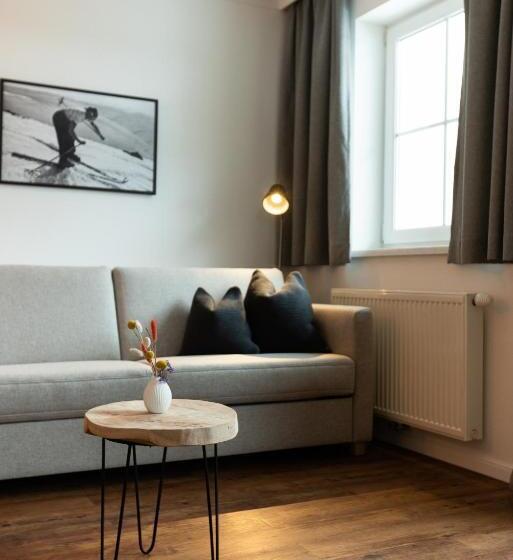 סוויטה משפחתית, Jagdhof