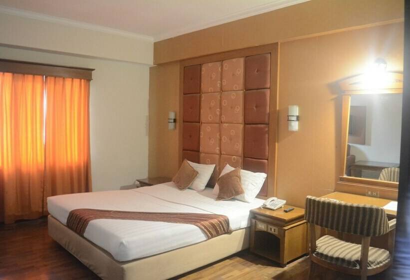 デラックスルーム, Mega Proklamasi