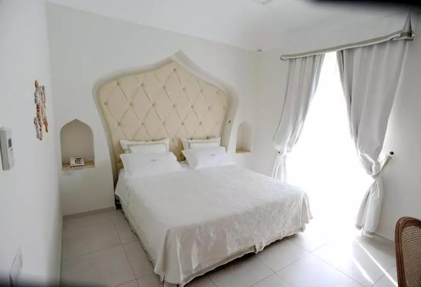 اتاق کلاسیک, Minori Palace